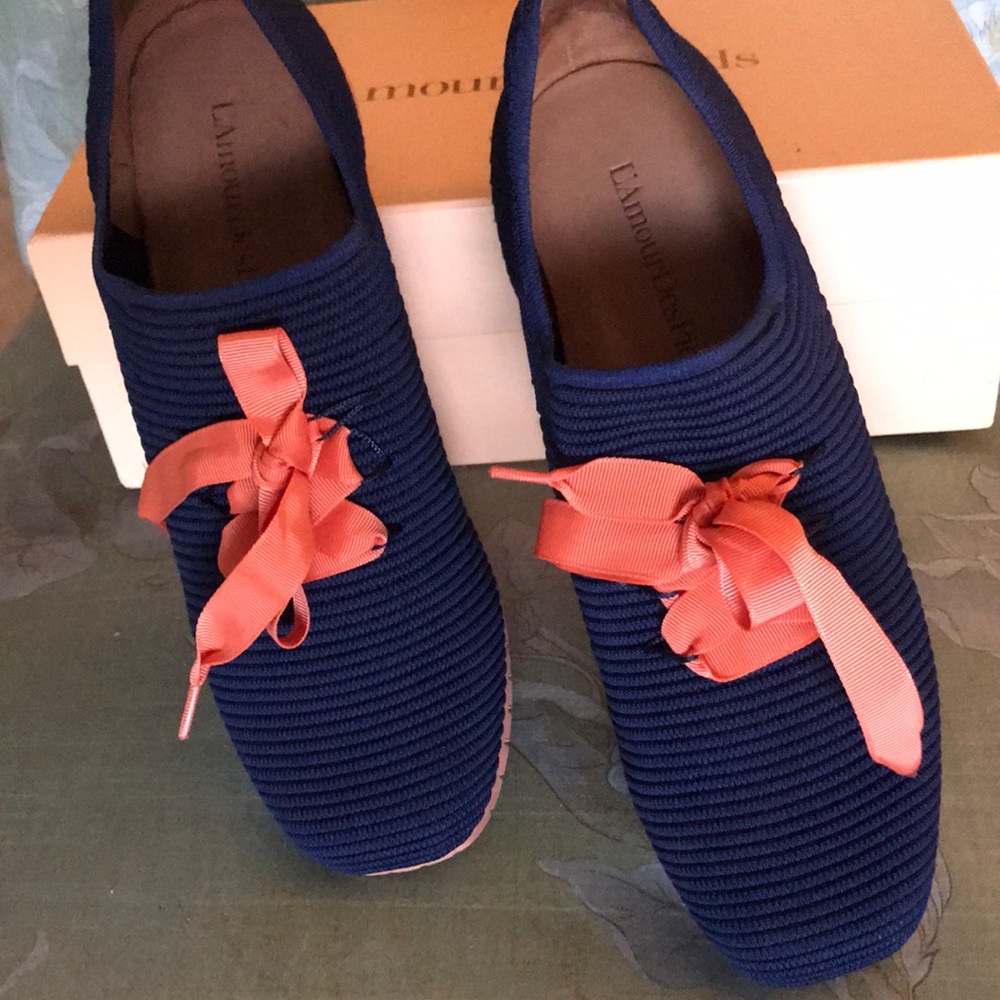 L’Amour Des Pieds navy shoes with coral ties. 8M